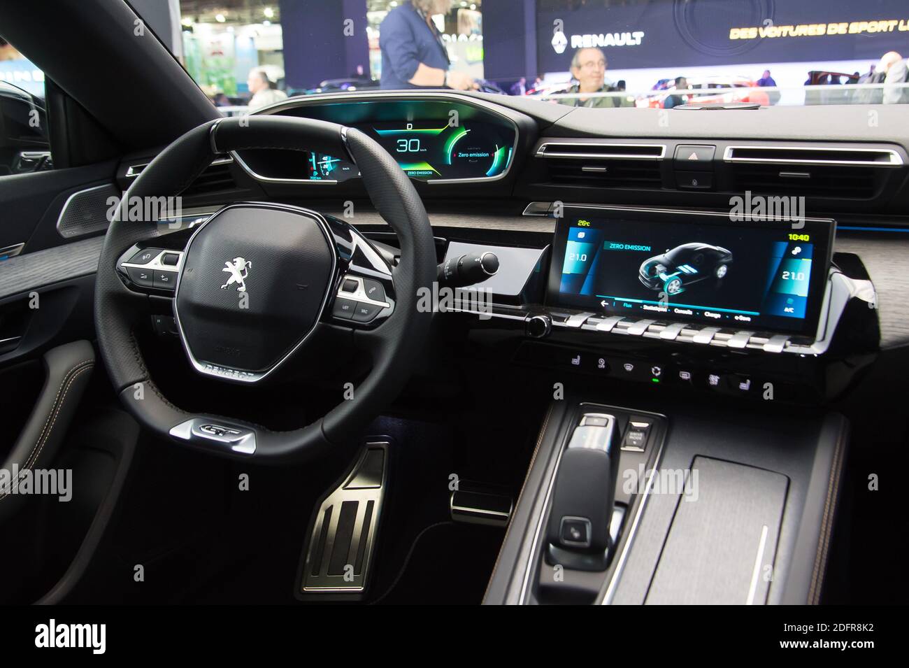 Peugeot New 508 Hybrid lors du salon de l'automobile de Paris 2018, connu sous le nom de mondial de l'automobile au parc des expositions de la porte de Versailles à Paris, France, le 2 octobre 2018. Photo de Nicolas Genin/ABACAPRESS.COM Banque D'Images
