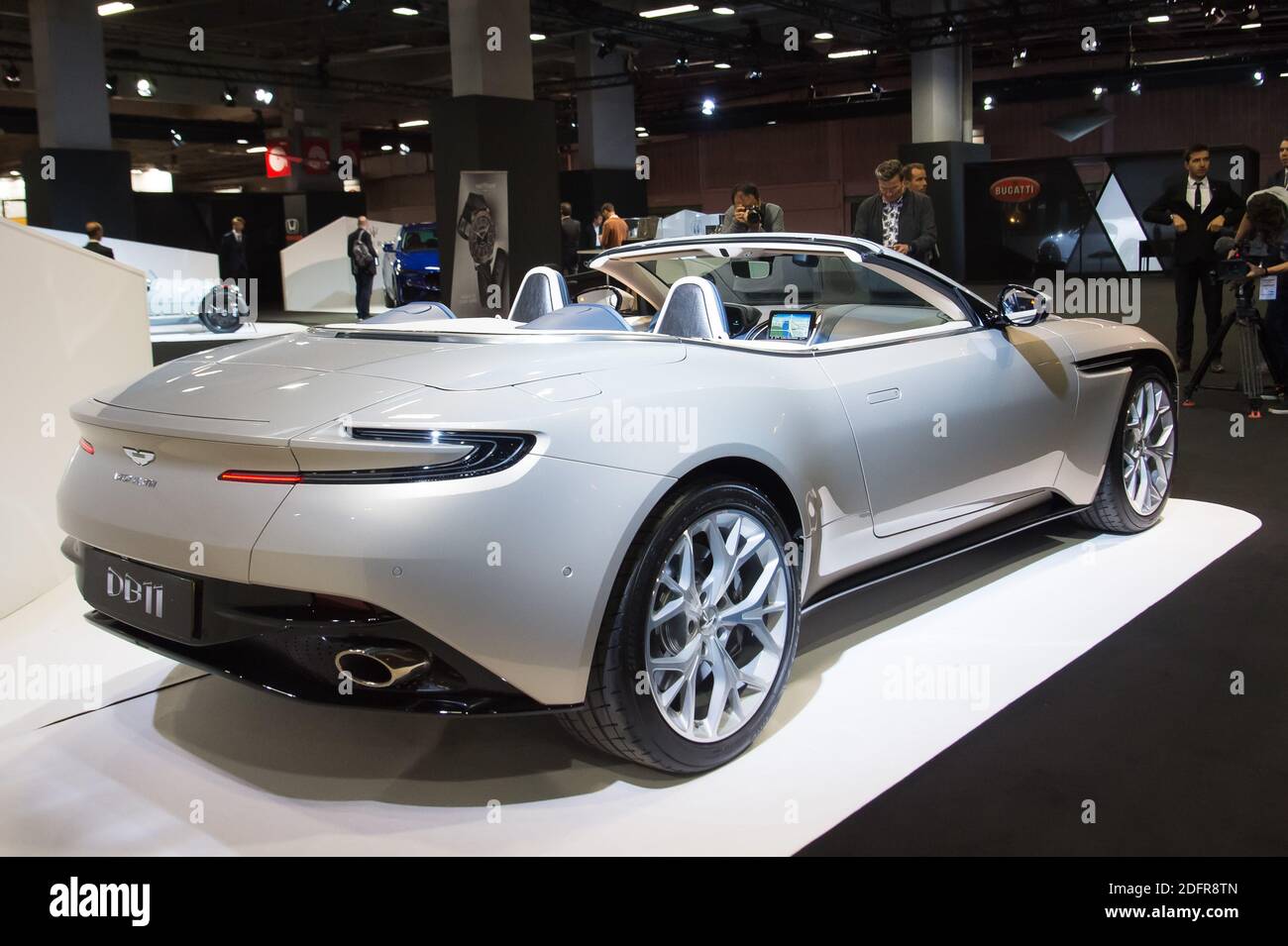 Aston Martin DB11 Volante lors du salon de l'automobile de Paris 2018, connu sous le nom de mondial de l'automobile, qui s'est tenu au parc des expositions de la porte de Versailles à Paris, en France, le 2 octobre 2018. Photo de Nicolas Genin/ABACAPRESS.COM Banque D'Images