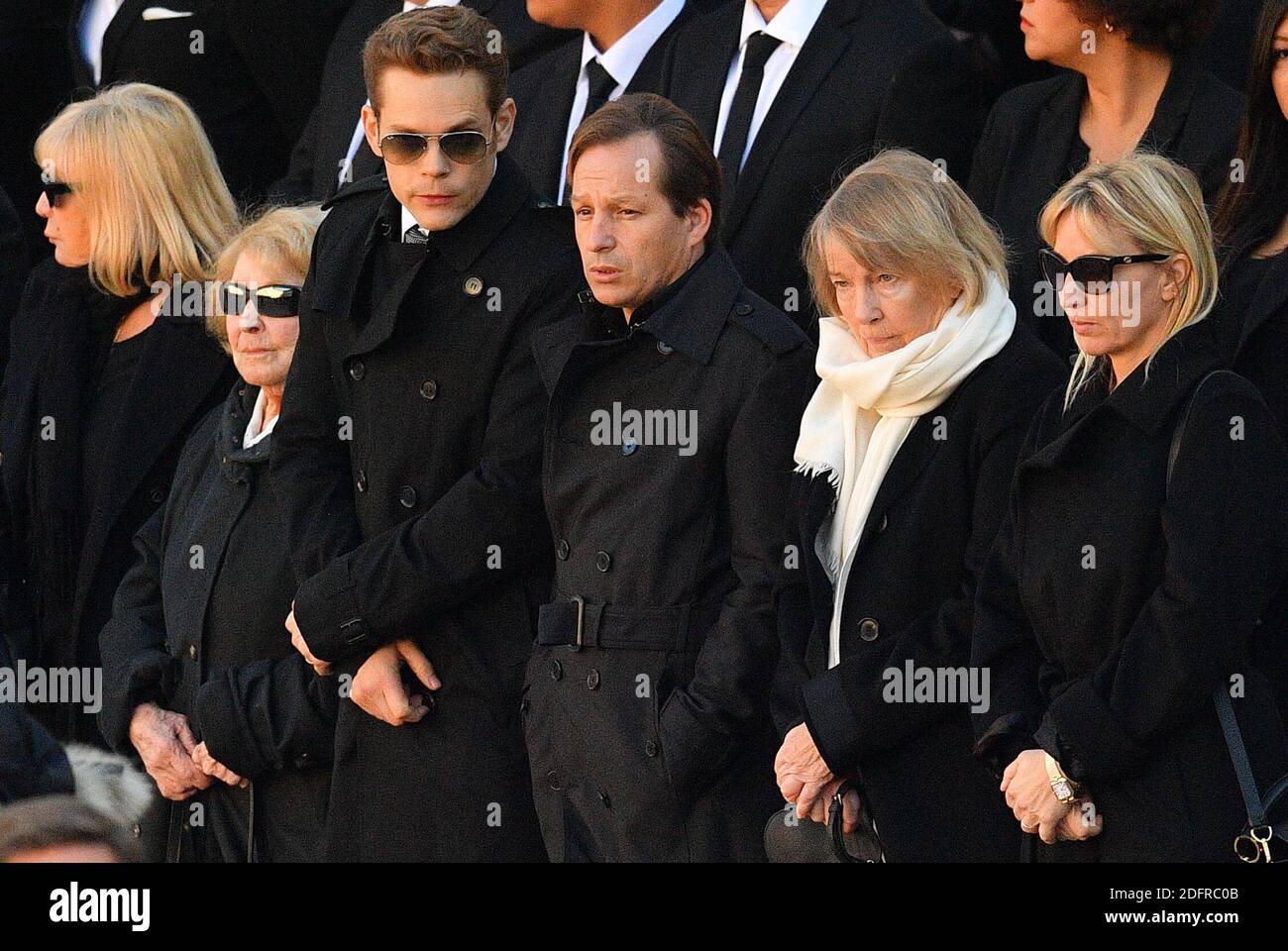 Charles Aznavour, membres de sa famille, dont sa veuve Ulla, sa fille Seda, sa sœur Aida, ses fils Nicolas et Mischa, au cours de la cérémonie nationale d'hommage au chanteur franco-arménien Charles Aznavour, l'une des plus célèbres stars françaises, Décédé à l'âge de 94 ans, dans la cour de l'Hôtel National des Invalides à Paris, France, le 5 octobre 2018. Photo de Christian Liewig/ABACAPRESS.COM Banque D'Images