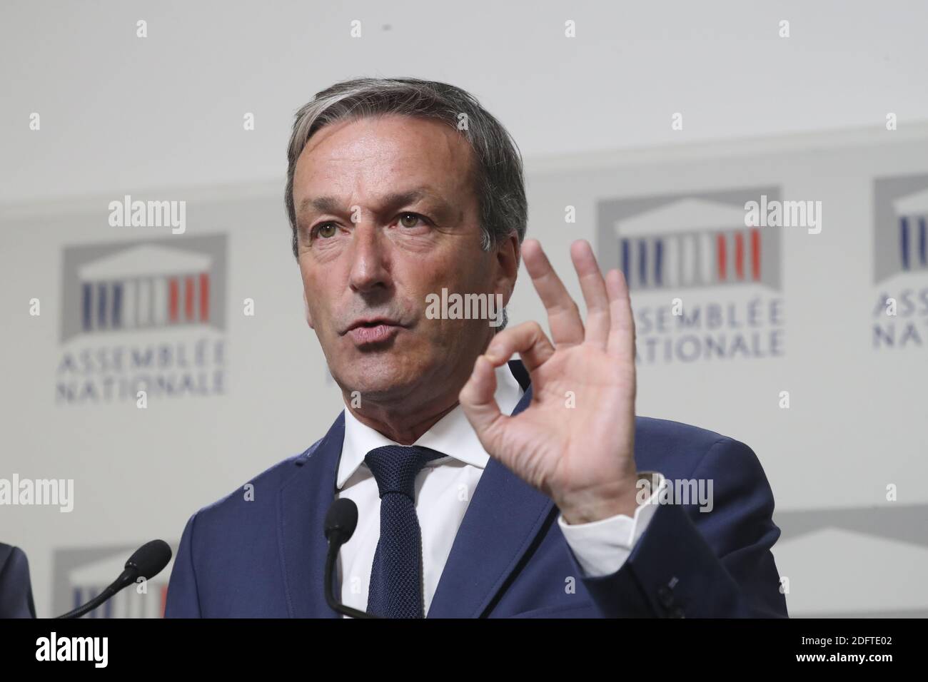 Philippe Vigier membre du groupe parlementaire des libertés et des territoires lors de la session des questions au gouvernement à l'Assemblée nationale, Paris, France, le 30 octobre 2018. Photo de Henri Szwarc/ABACAPRESS.COM Banque D'Images