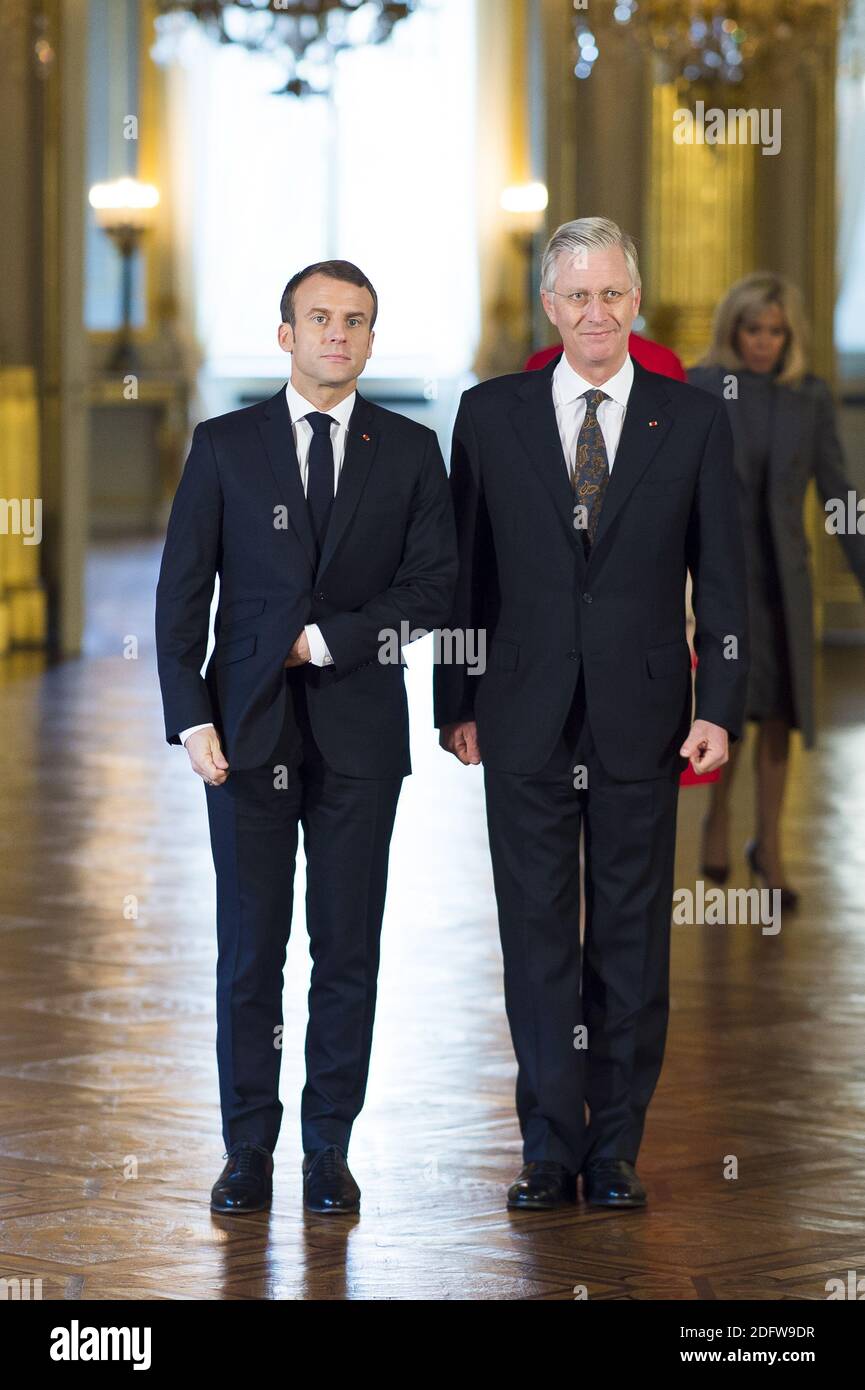 Le roi Philippe de Belgique accueille le président Emmanuel Macron au  Palais Royal de Bruxelles, le premier jour de la visite d'État de deux  jours du couple présidentiel français en Belgique. Photo