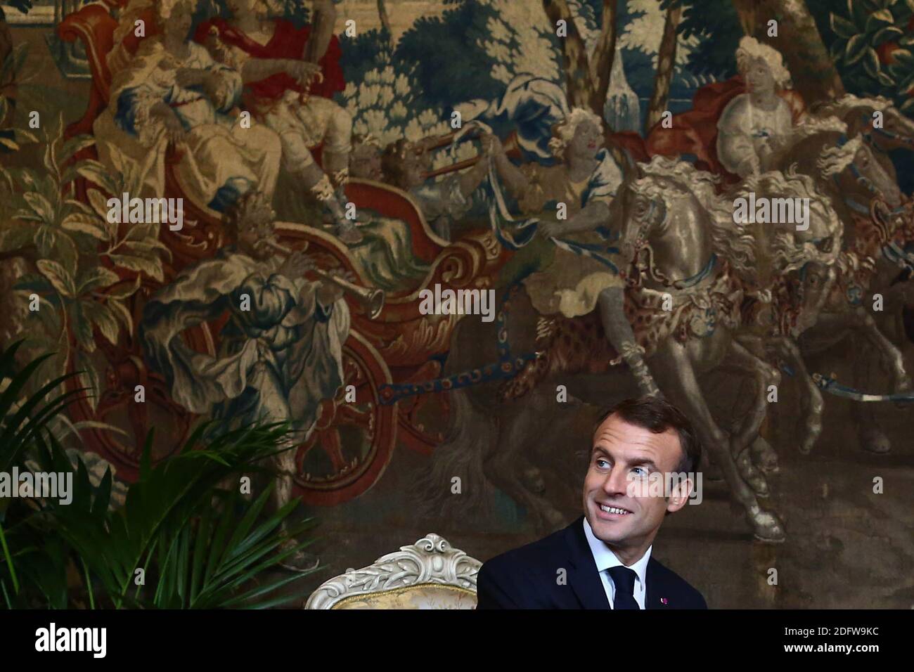 Le Premier ministre Charles Michel et sa femme accueillent le président français Emmanuel Macron et sa femme Brigitte Macron au Palais d'Egmont à Bruxelles, Belgique, le 19 novembre 2018. Photo de Stéphane Lemouton/ Pool/ABACAPRESS.COM Banque D'Images