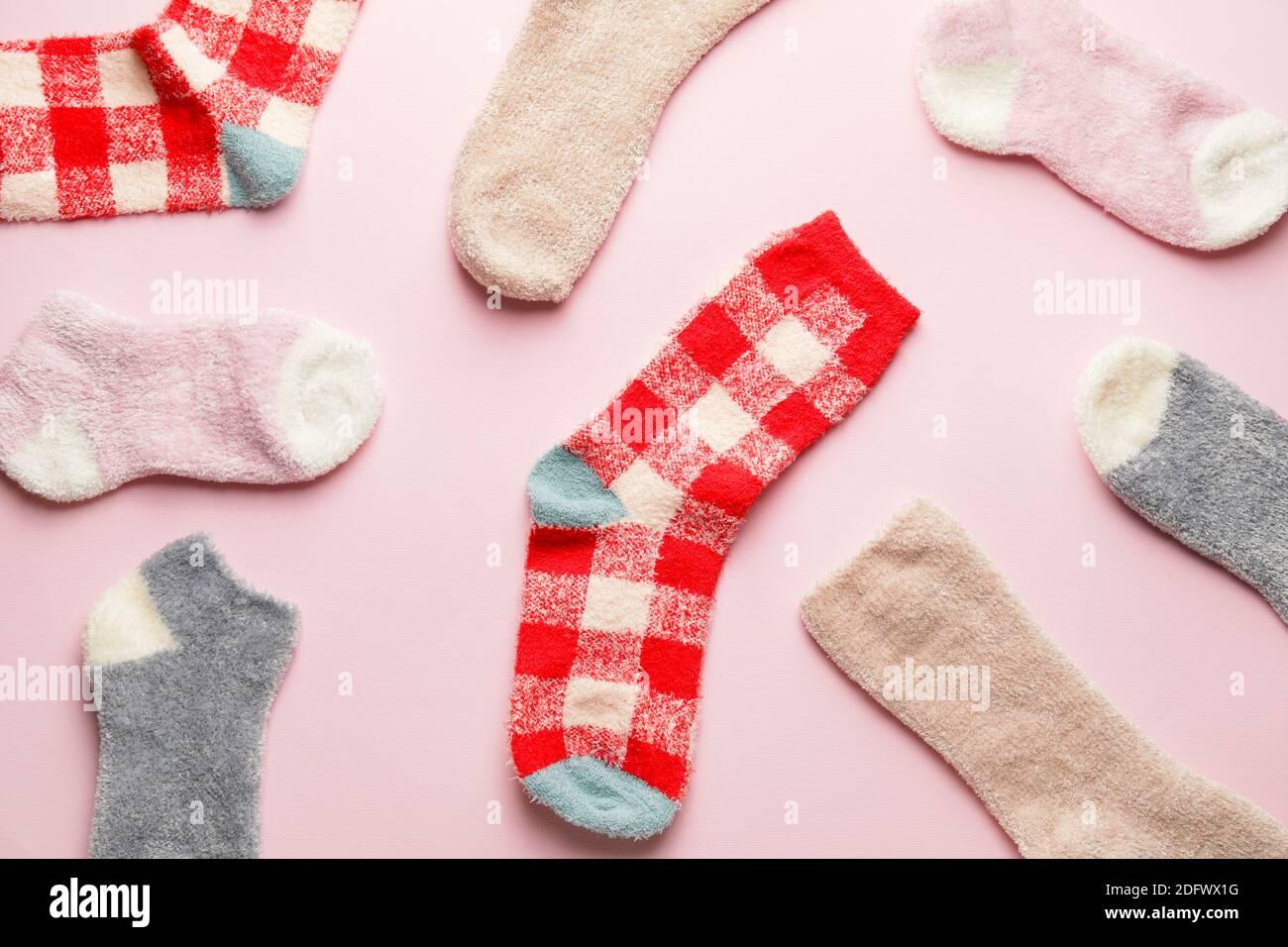 Chaussettes chaudes sur fond clair Banque D'Images
