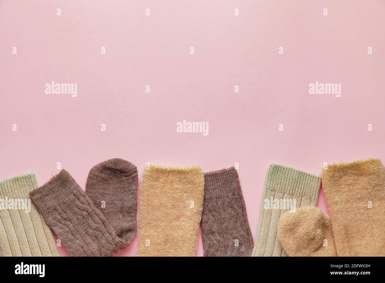 Chaussettes chaudes sur fond clair Banque D'Images