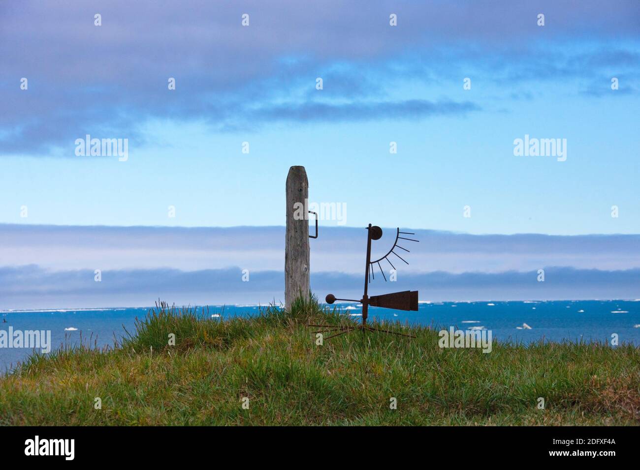 Panneau de vent sur l'île de Kolyuchin, autrefois une importante station de recherche polaire russe, mer de Béring, extrême-Orient russe Banque D'Images