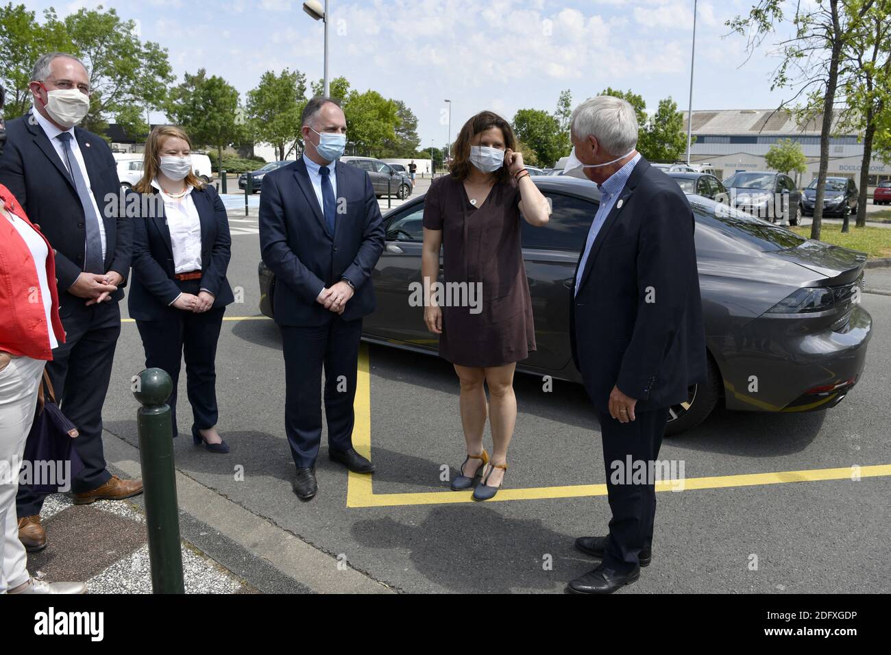 Roxana Maracineanu, ministre des sports français, visite la piscine de Mercières à Compiegne, dans le cadre des tests des protocoles de santé de piscine liés à la crise Covid-19, le 03 juin 2020 à Compiegne, France. Photo par Edouard Bernaux/ABACAPRESS.COM Banque D'Images