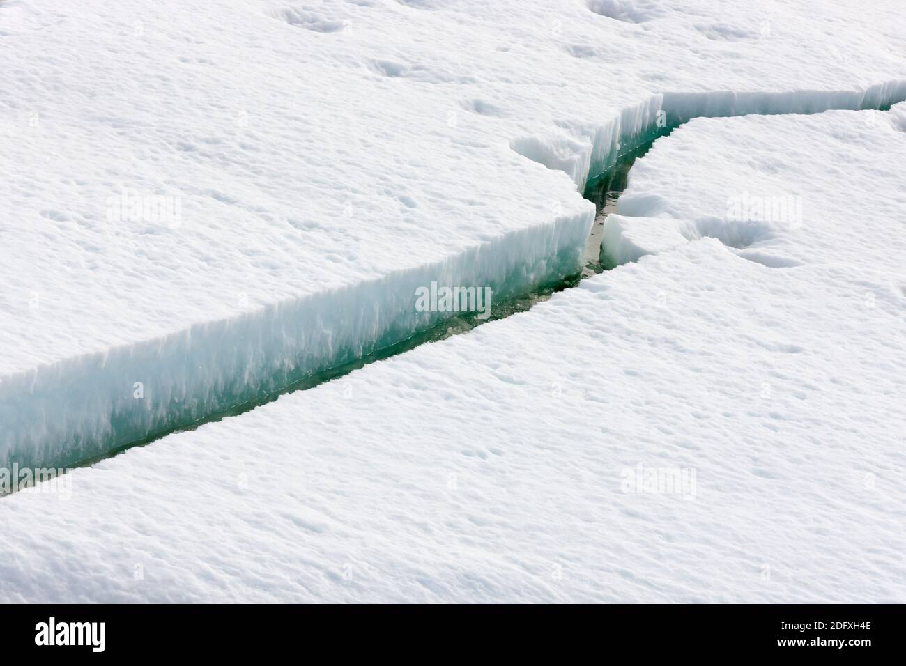 Fissure sur la glace, la mer de Béring, la Russie extrême-orient Banque D'Images
