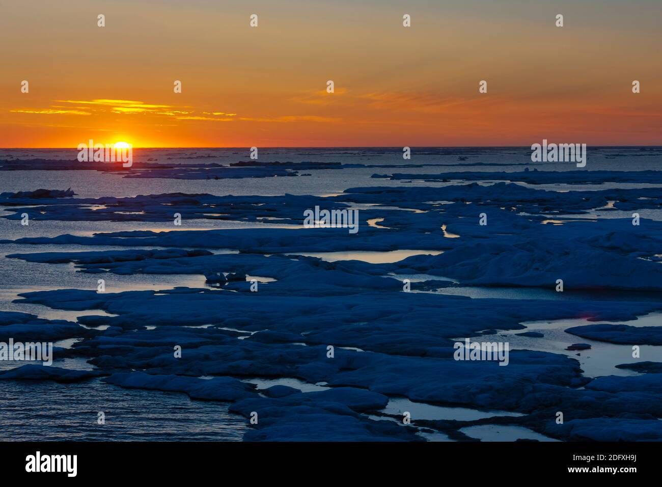 Vue du coucher de soleil de glace flottante en mer de Béring, la Russie extrême-orient Banque D'Images
