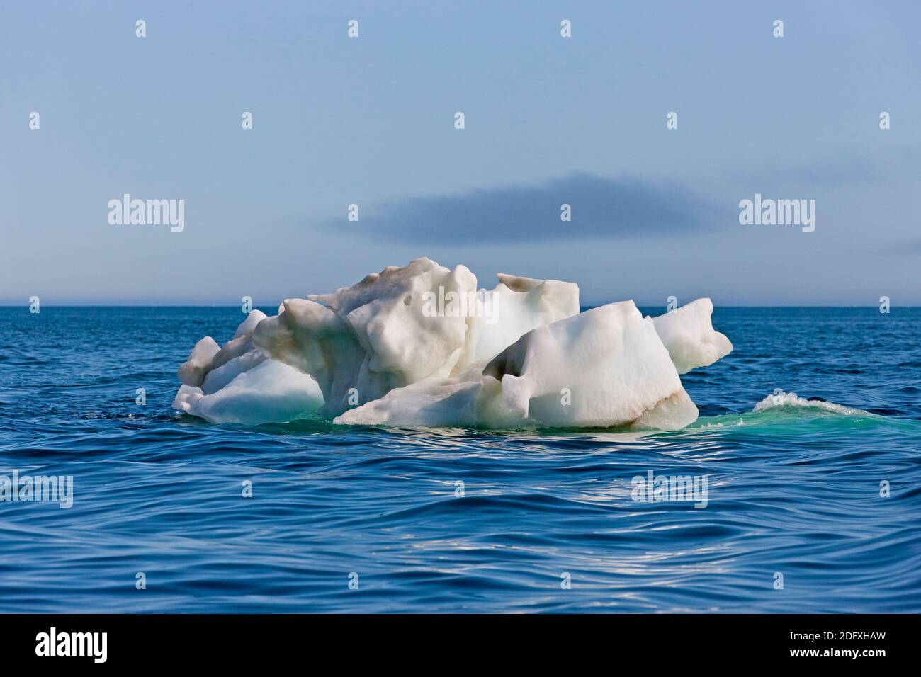 Iceberg dans l'océan, Cape Onman, mer de Chukchi, Russie extrême-Orient Banque D'Images