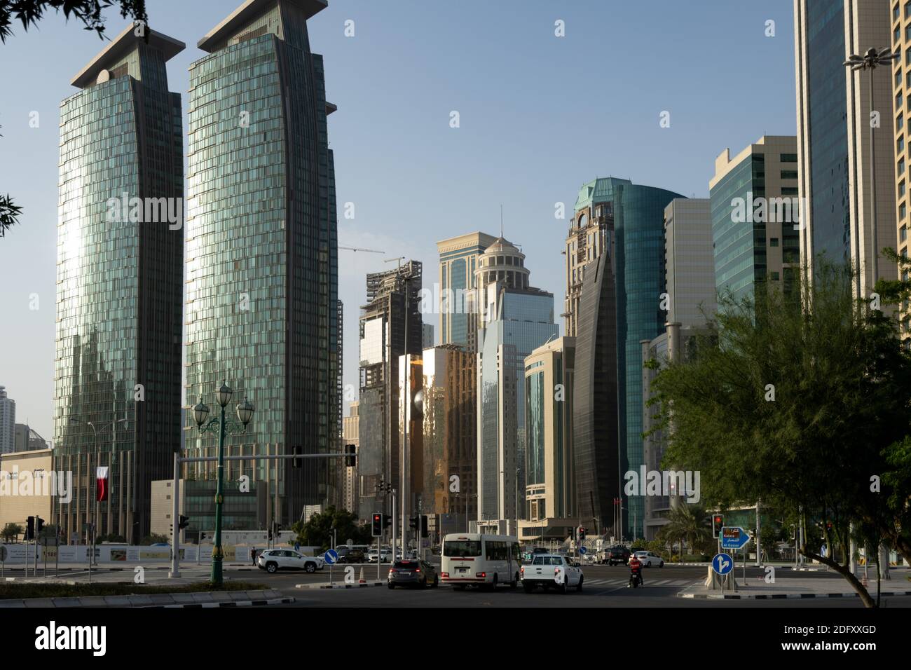 L'horizon de la ville de Doha, la capitale du Qatar, vu de la route de corniche Banque D'Images