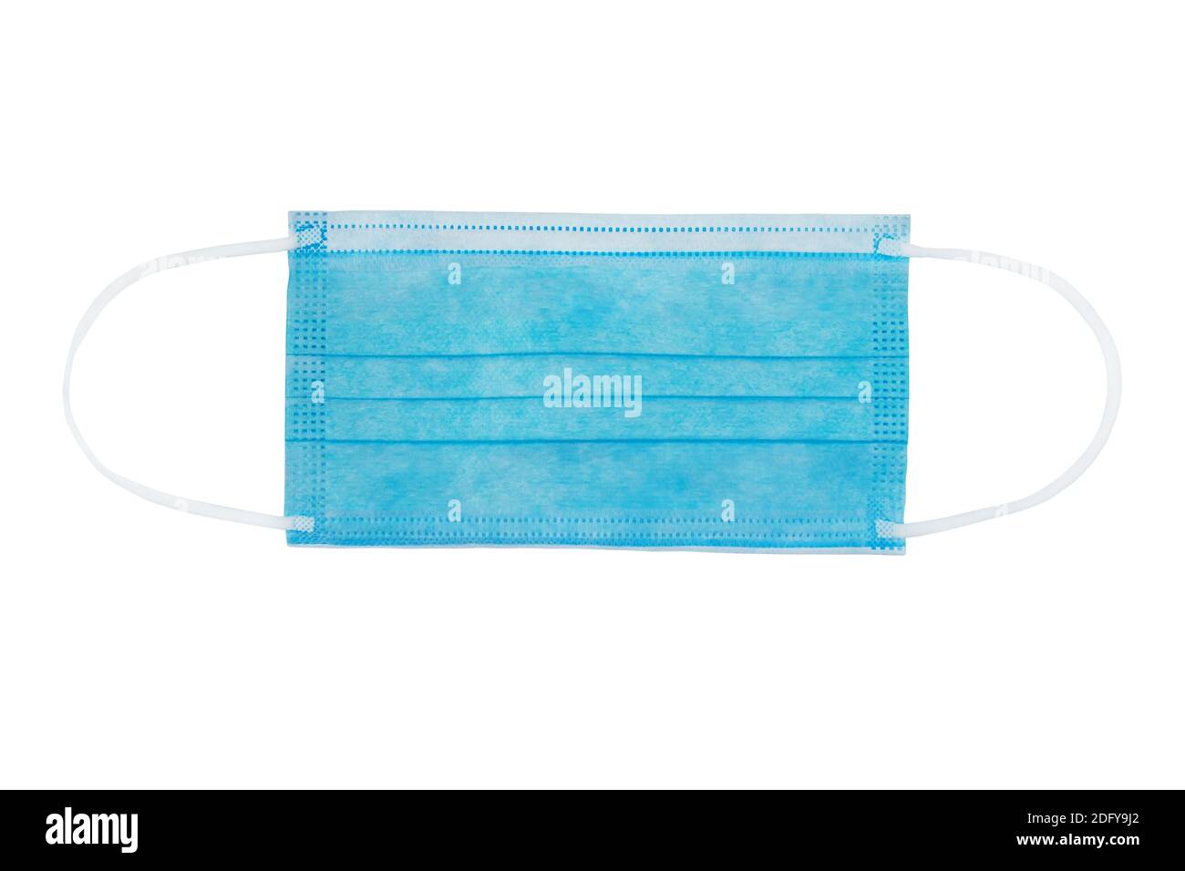 Masque médical non tissé plat bleu avec boucles d'oreilles élastiques isolées sur blanc. Équipement de protection individuelle chirurgical. Protection antivirus. Banque D'Images