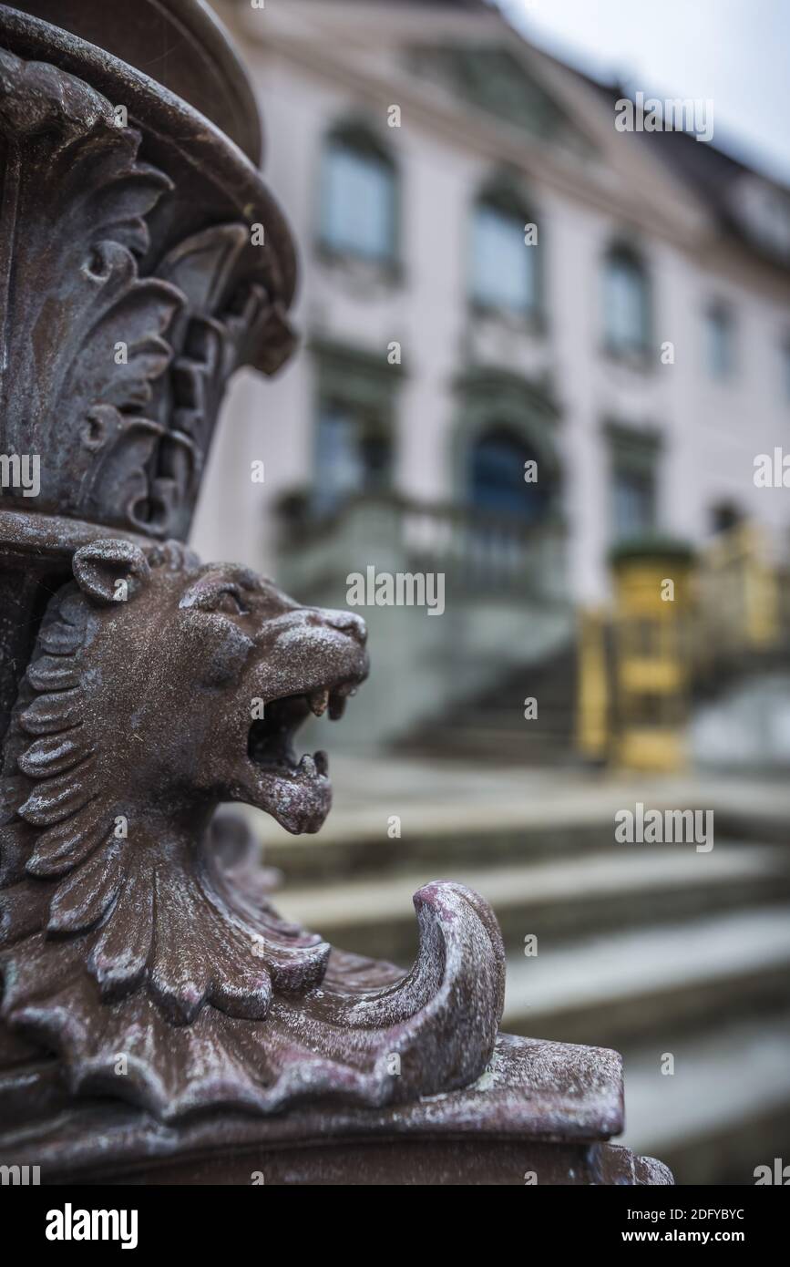 Détail artistique devant le château de Branitz, il montre la tête d'un lion. Banque D'Images