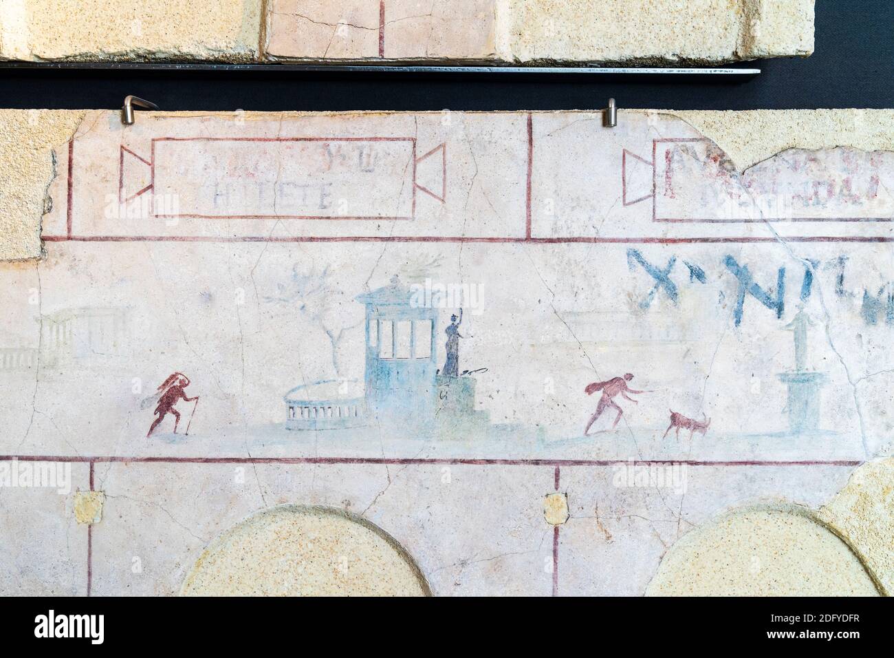 Art romain, peinture de scènes mystiques des murs de la Villa de la Farnesina en exposition au Musée National Romain, Palazzo Massimo. Banque D'Images