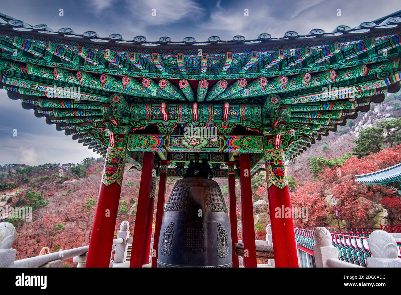 Pavillon de cloche coréen au temple de Guknyeongsa dans le parc national de Bukhansan à Goyang, en Corée du Sud. Banque D'Images