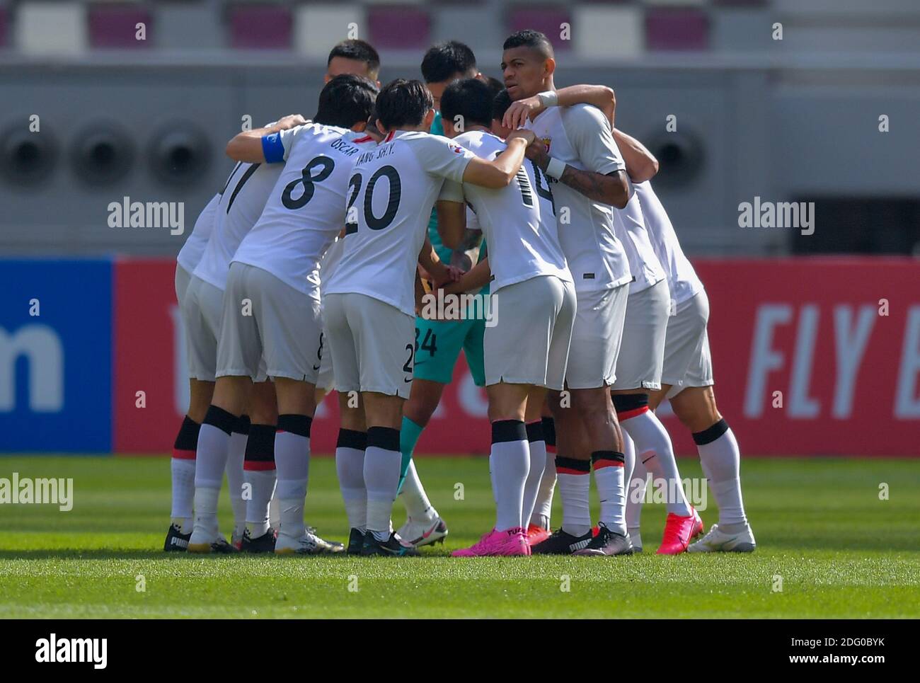 Doha, Qatar. 7 décembre 2020. Les joueurs du Shanghai SIPG FC réagissent avant le match de la ligue des champions de l'AFC de la série 16 entre le Shanghai SIPG FC de Chine et le Vissel Kobe du Japon à Doha, Qatar, le 7 décembre 2020. Credit: Nikku/Xinhua/Alay Live News Banque D'Images