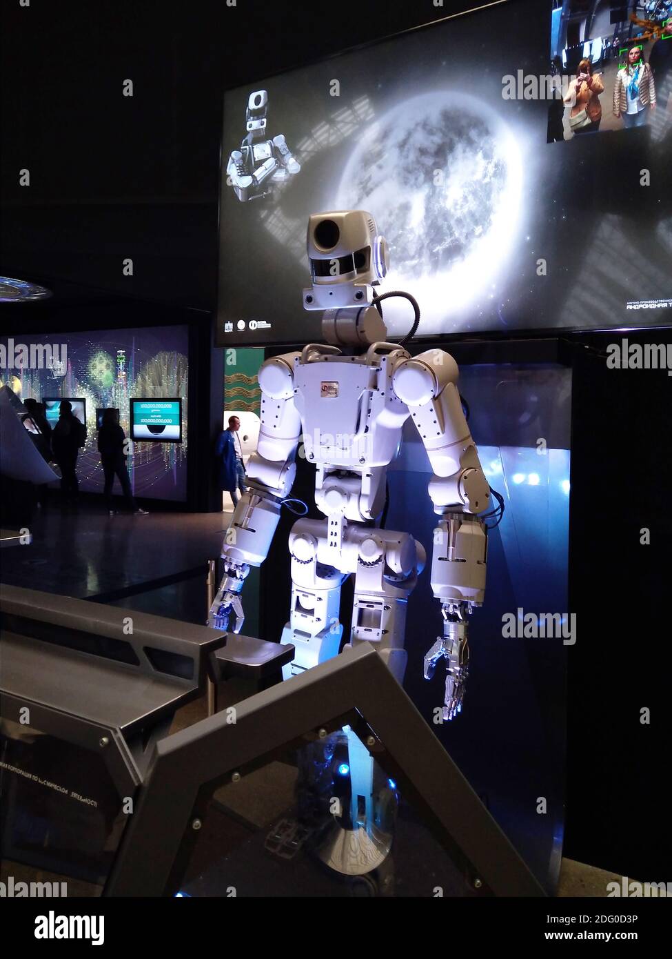 Moscou, Russie - 30 août 2019 : robot humanoïde dans le pavillon robotique de VDNH. Banque D'Images