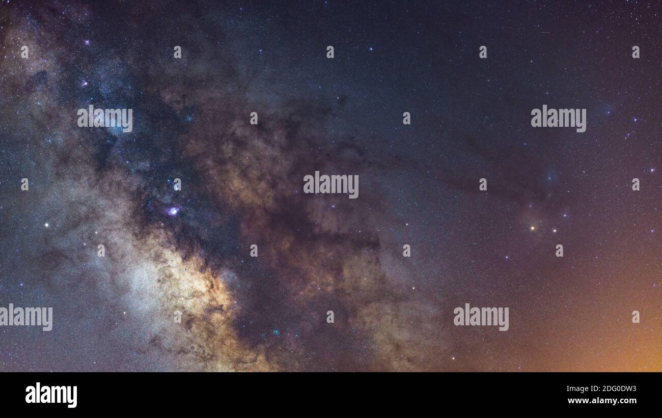 centre galactique de la voie laiteuse avec de nombreuses couleurs un ciel étoilé dans l'espace profond Banque D'Images