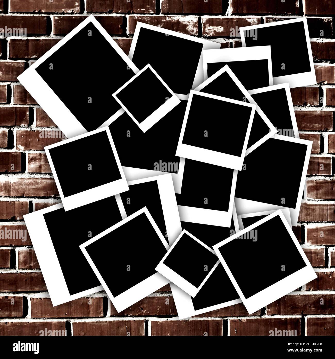 Instant photos vide sur grunge mur backgrou Banque D'Images