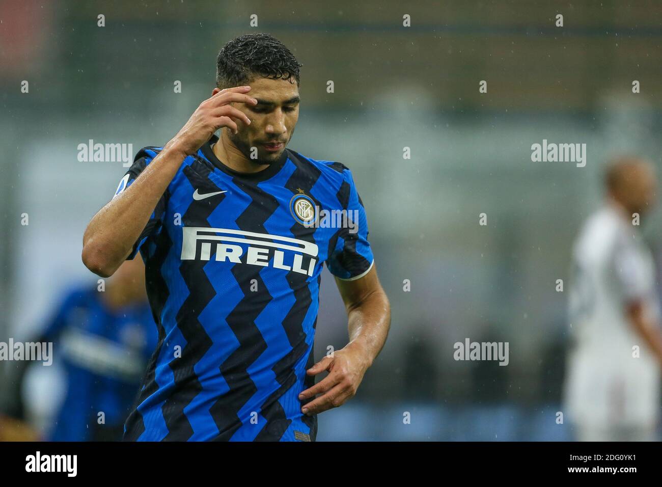 MILAN, ITALIE - DÉCEMBRE 5 : Achraf Hakimi de l'Inter Milan célébrant son but lors de la série UN match entre l'Inter Milan et Bologne au Stadio Giussep Banque D'Images