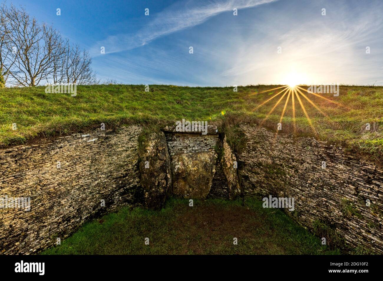 La fausse chambre Burial sur le côté nord de Belas Knap long Barrow néolithique sur Cleeve Hill, Gloucestershire, Angleterre Banque D'Images