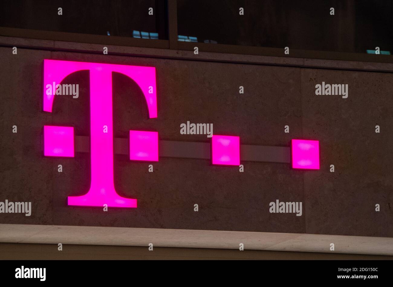 Munich, Allemagne, novembre 23 2020. Marques : le logo de la société de télécommunications allemande Telekom Banque D'Images
