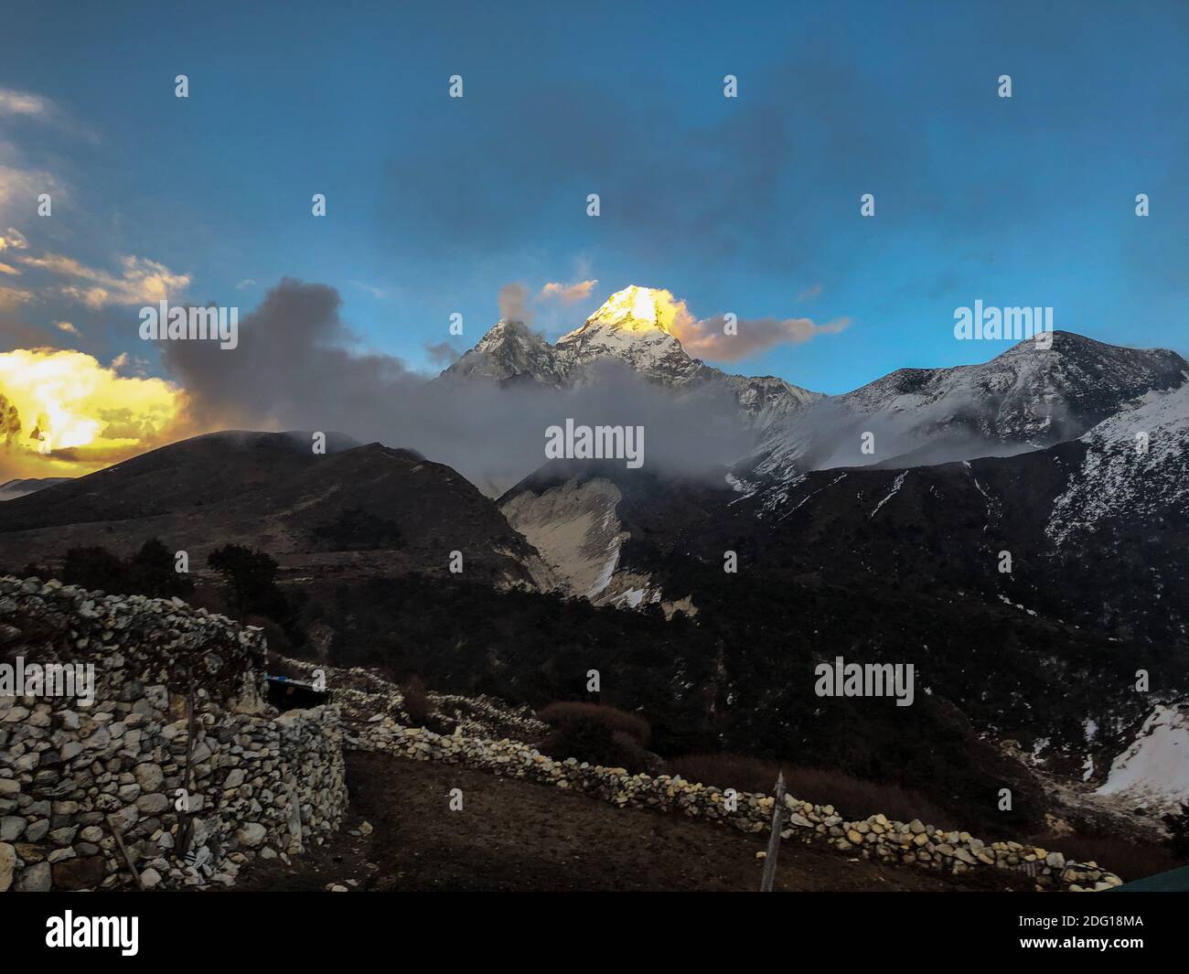 Coucher de soleil sur l'Himalaya Banque D'Images