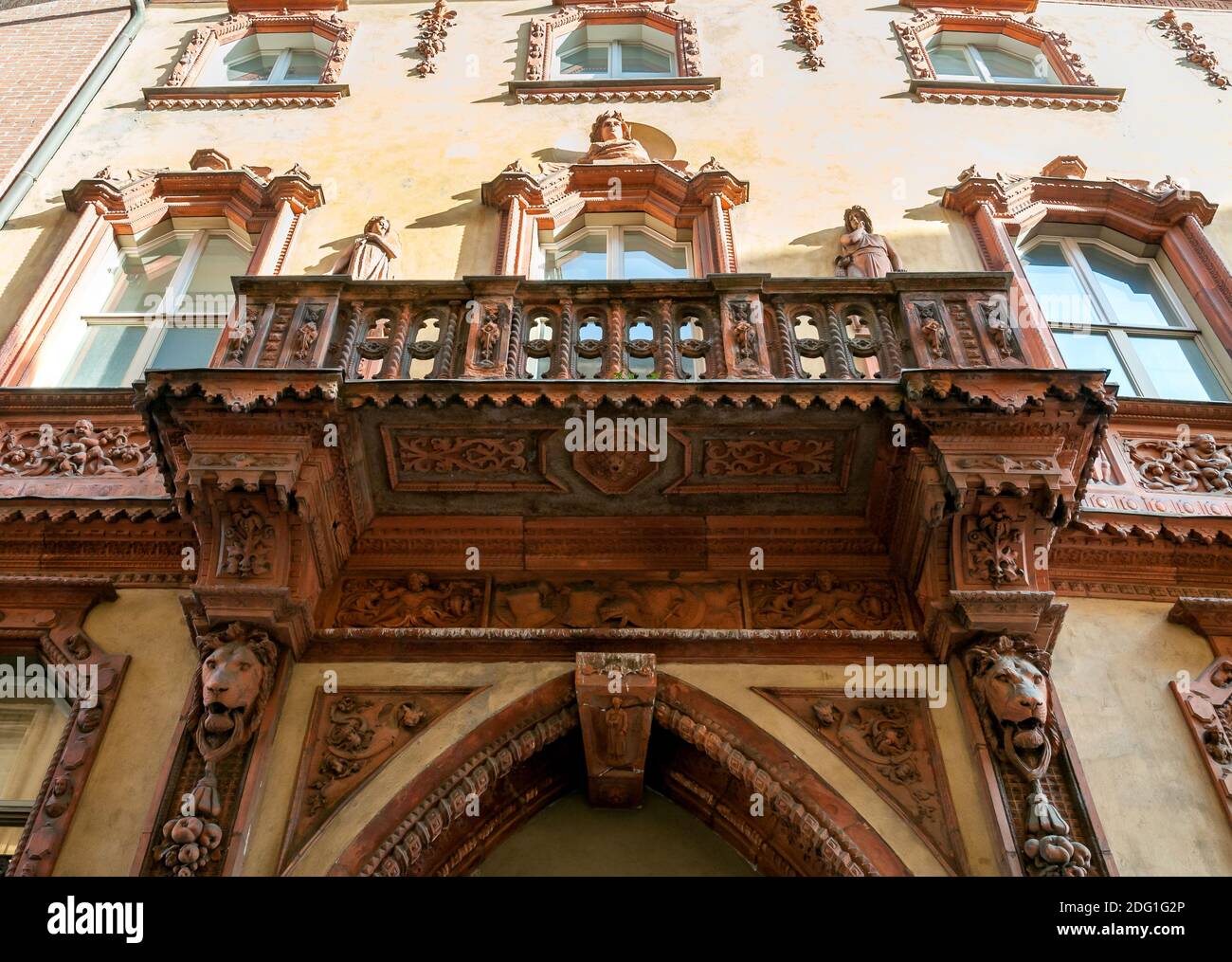 La façade de la Maison Rouge, l'un des plus beaux et précieux bâtiments de Bellinzona, Tessin, Suisse Banque D'Images
