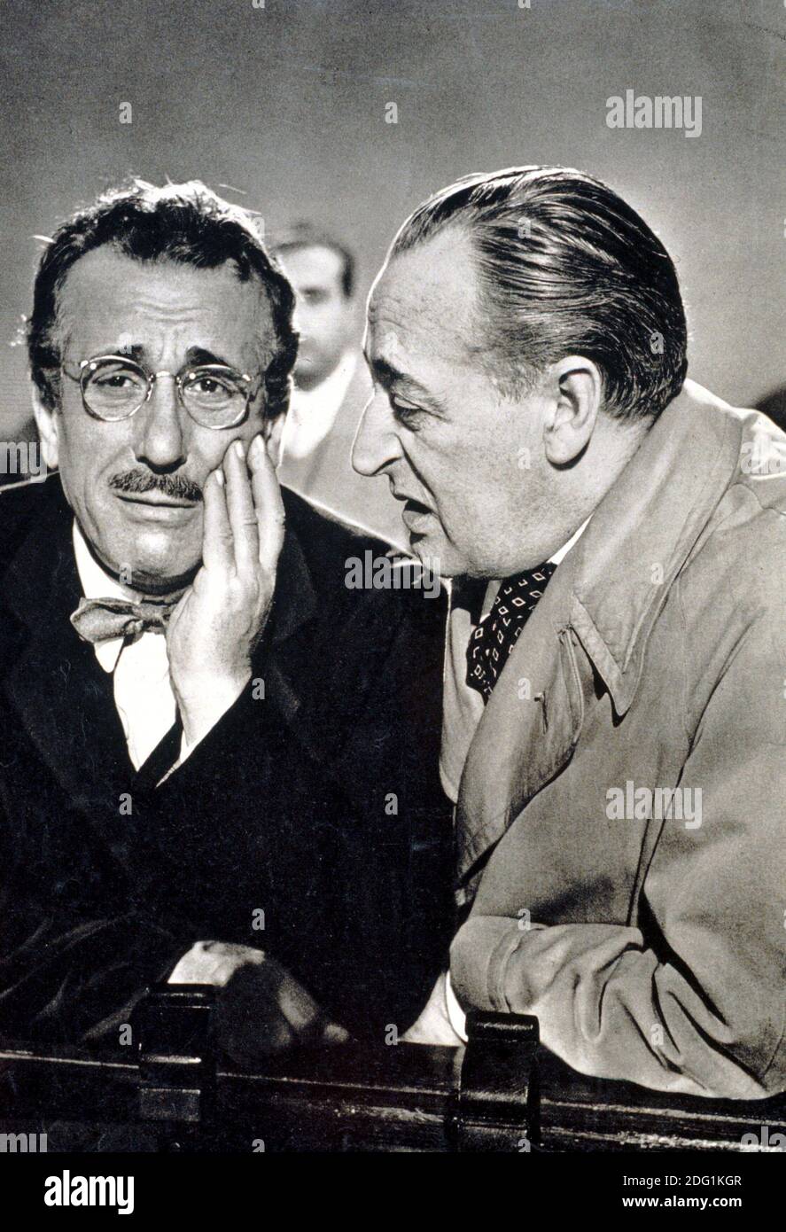 Peppino de Filippo et Totò dans une scène du film 'Risate all'italiana ...