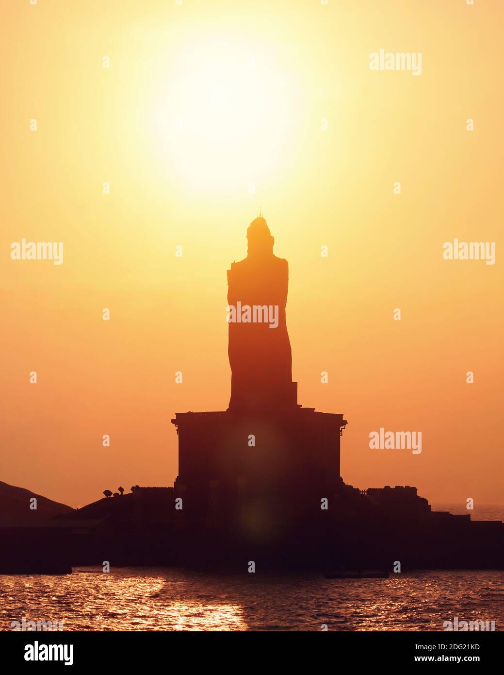 Statue de Thiruvalluvar au lever du soleil, Kanyakumari, Inde Banque D'Images