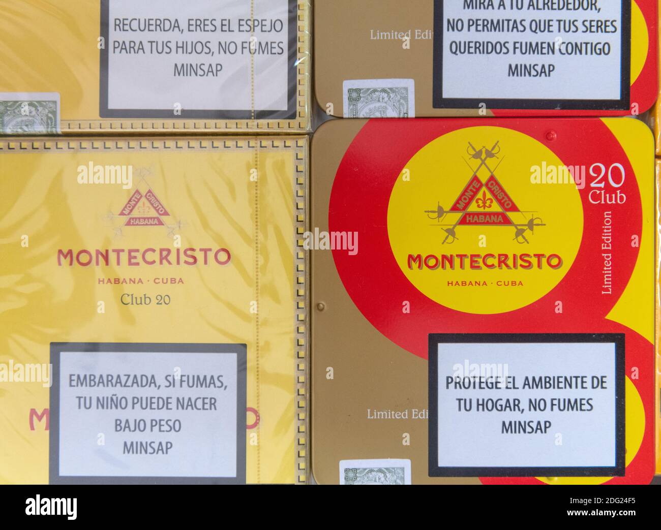 Boîtes empilées de cigares cubains de marque 'Montecristo'. Ce produit est connu dans le monde entier pour sa qualité de marchandise fabriquée à la main Banque D'Images