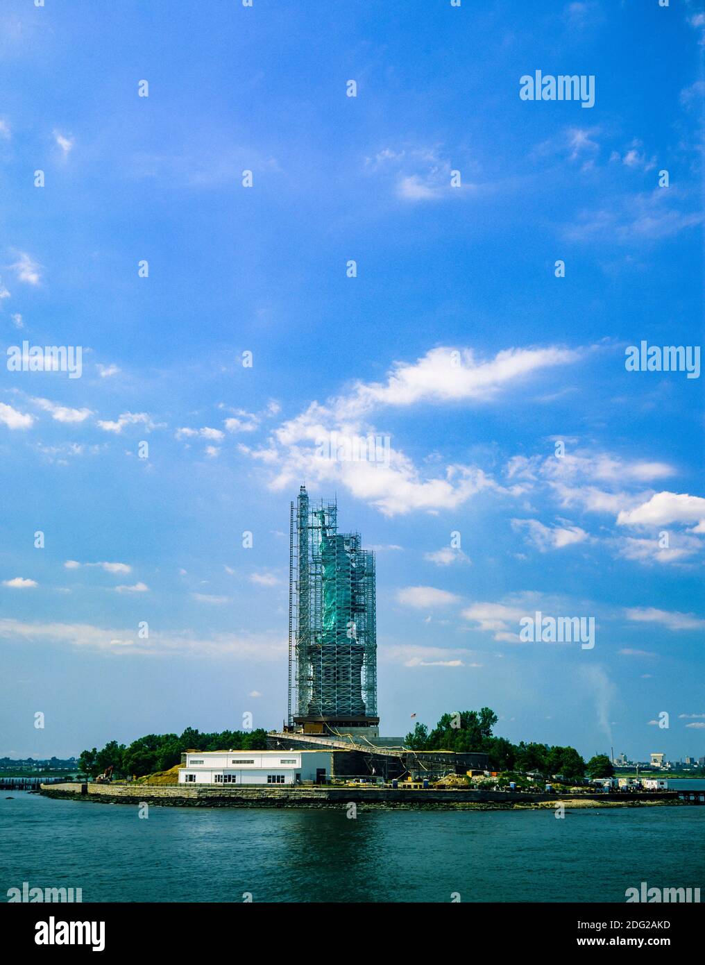 New York 1985, statue de la liberté, échafaudage de rénovation, chantier de construction, Liberty Island, New York City, NY, NYC, Etats-Unis, Banque D'Images