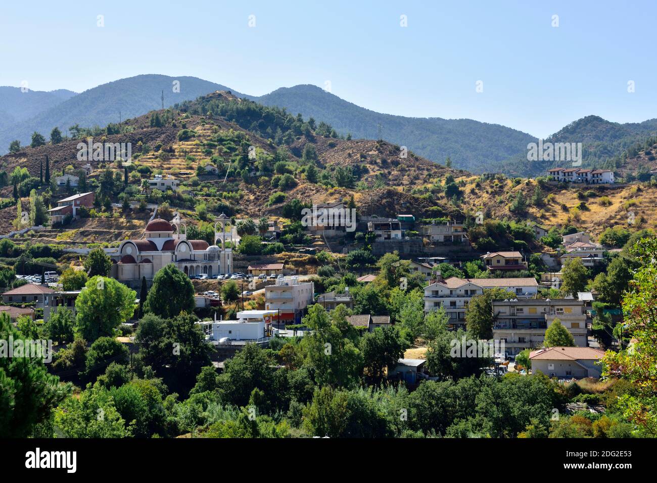 Vue sur les maisons et les collines de la petite ville de Galata, Chypre Banque D'Images