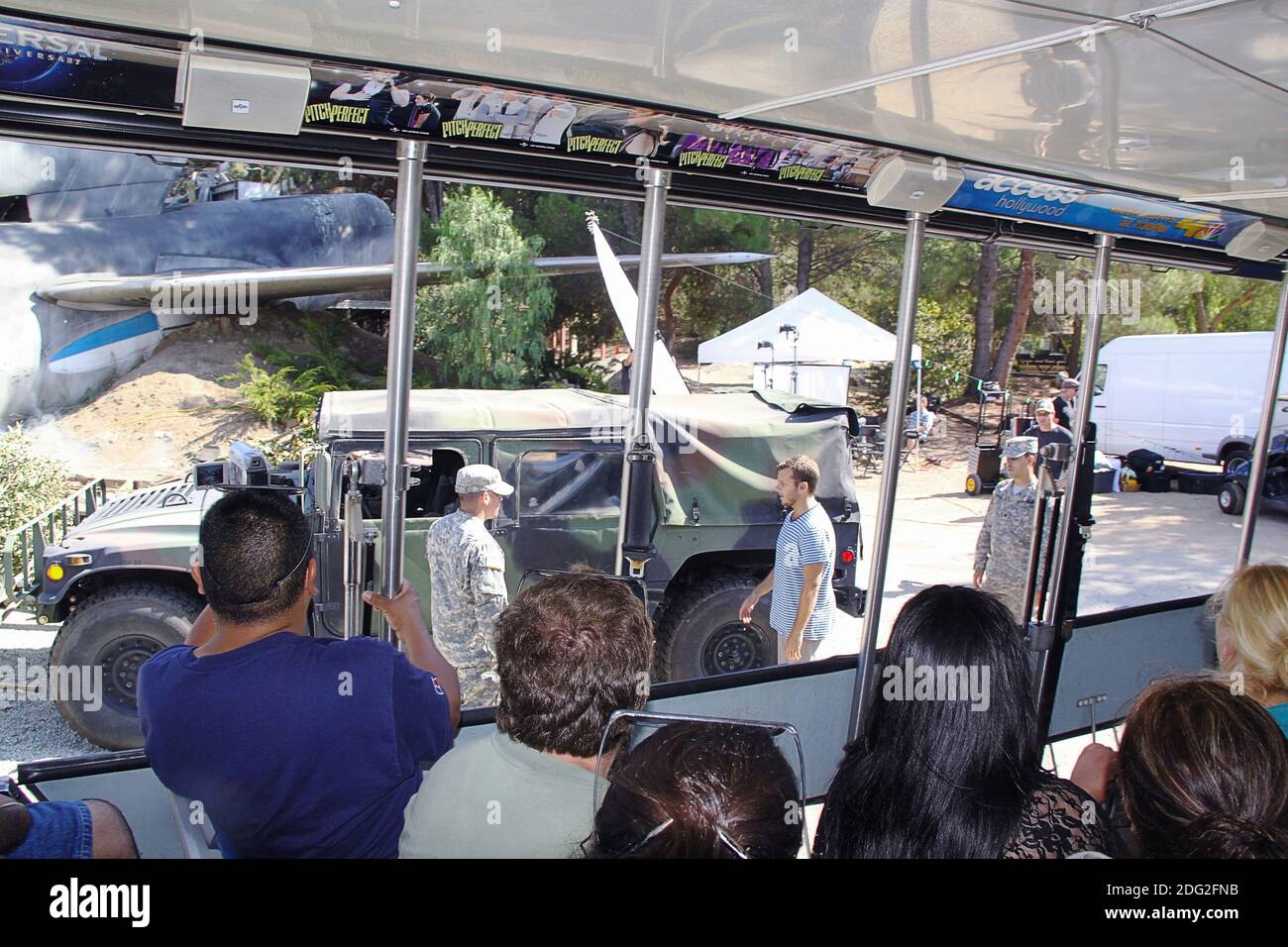Groupe de personnes sur la visite de studio appelé visite de Backlot. Attraction à bord du parc à thème Universal Studios Hollywood à Universal City, Californie, L.A. Banque D'Images