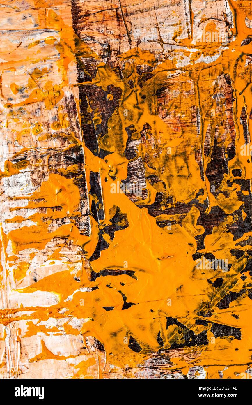 Arrière-plan abstrait avec stais de peinture orange. Texture de grunge dessinée à la main Banque D'Images