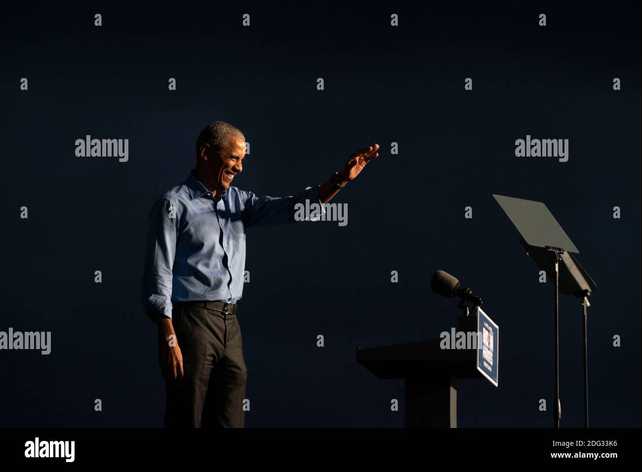 L'ancien président américain Barack Obama s'adresse aux partisans de Biden-Harris lors d'un rassemblement à Philadelphie, en Pennsylvanie, le 21 octobre 2020. - l'ancien président américain Barack Obama a suivi la campagne électorale de Joe Biden aujourd'hui pour tenter d'augmenter le soutien de son ancien vice-président parmi les jeunes Américains et les électeurs noirs dans la dernière partie de la course à la Maison Blanche. Crédit : Alex Edelman/l'accès photo Banque D'Images