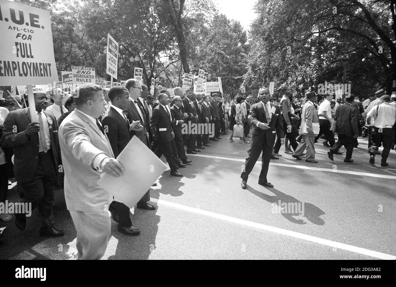 Martin Luther King, Jr., avec des dirigeants à March on Washington for Jobs and Freedom, Washington Monument in Background, Washington, D.C., USA, photo de Warren K. Leffler, 28 août 1963 Banque D'Images