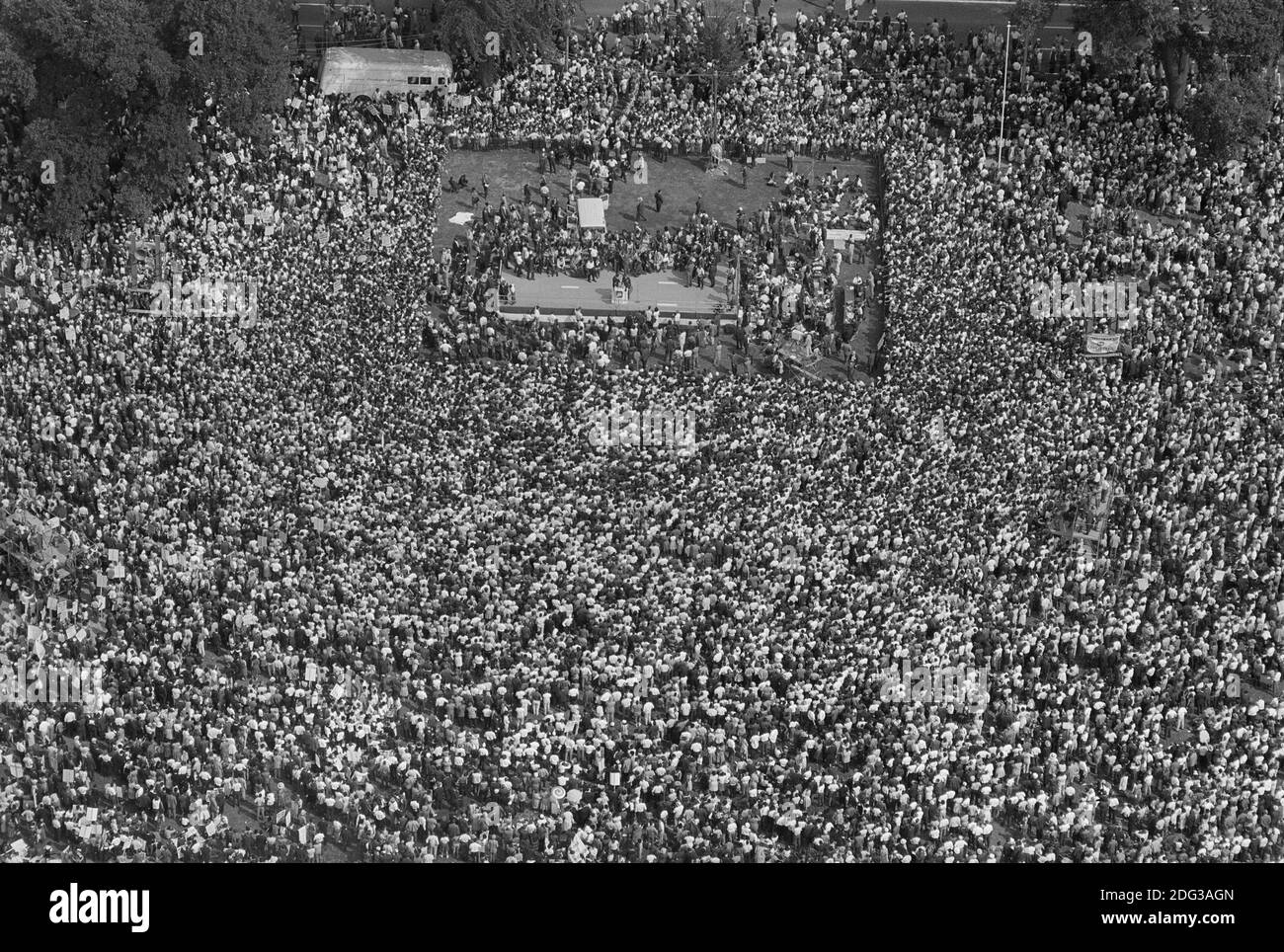 Vue en grand angle de la foule de manifestants à March on Washington for Jobs and Freedom, Washington, D.C., USA, photo de Marion S. Trikosko, 28 août 1963 Banque D'Images