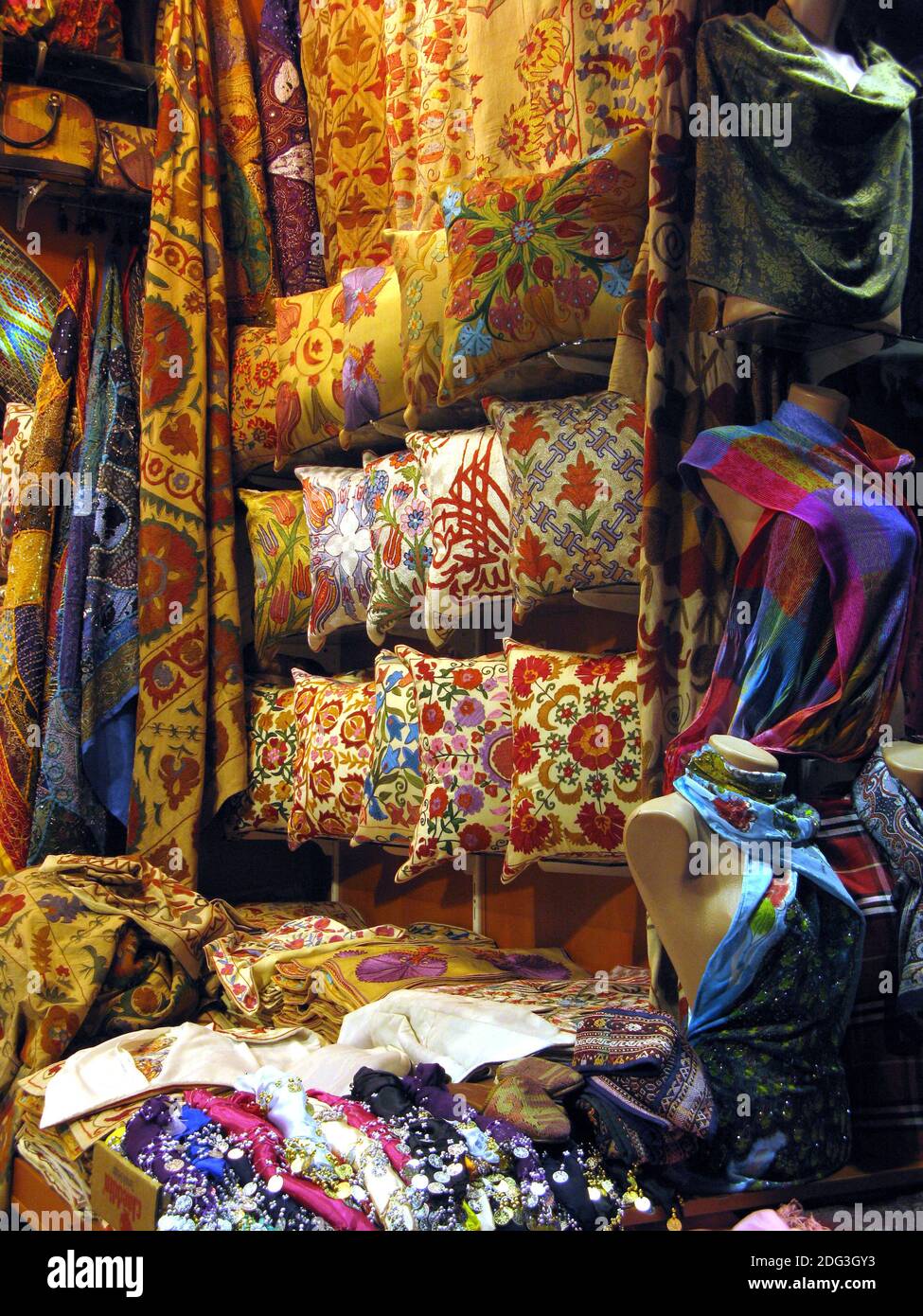Oreillers et tissus du Grand Bazar- Istanbul- Turquie Banque D'Images