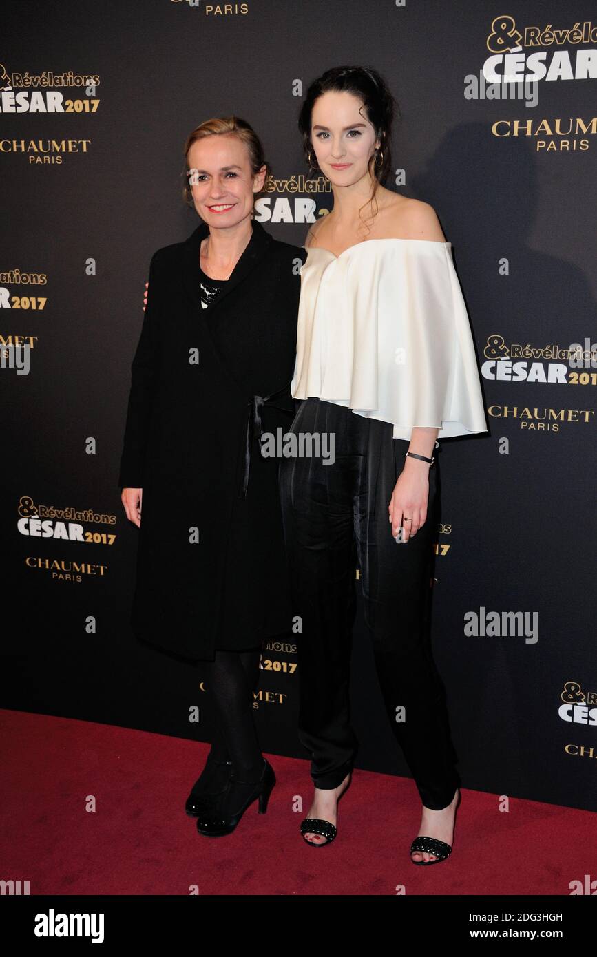 Sandrine Bonnaire, Noemie Merlant, participant au salon Chaumet à Paris, France, le 16 janvier 2017, à la photo de Cesar Revelations 2017. Photo d'Alban Wyters/ABACAPRESS.COM Banque D'Images