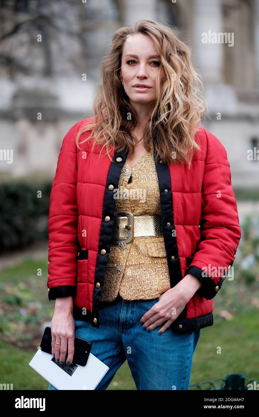 Street style, Natasha Davydova arrivant au spectacle de haute-Couture  Printemps-été 2017 de Chanel qui s'est tenu au Musée Rodin, à Paris, en  France, le 24 janvier 2017. Photo de Marie-Paola  Bertrand-Hillion/ABACAPRESS.COM Photo