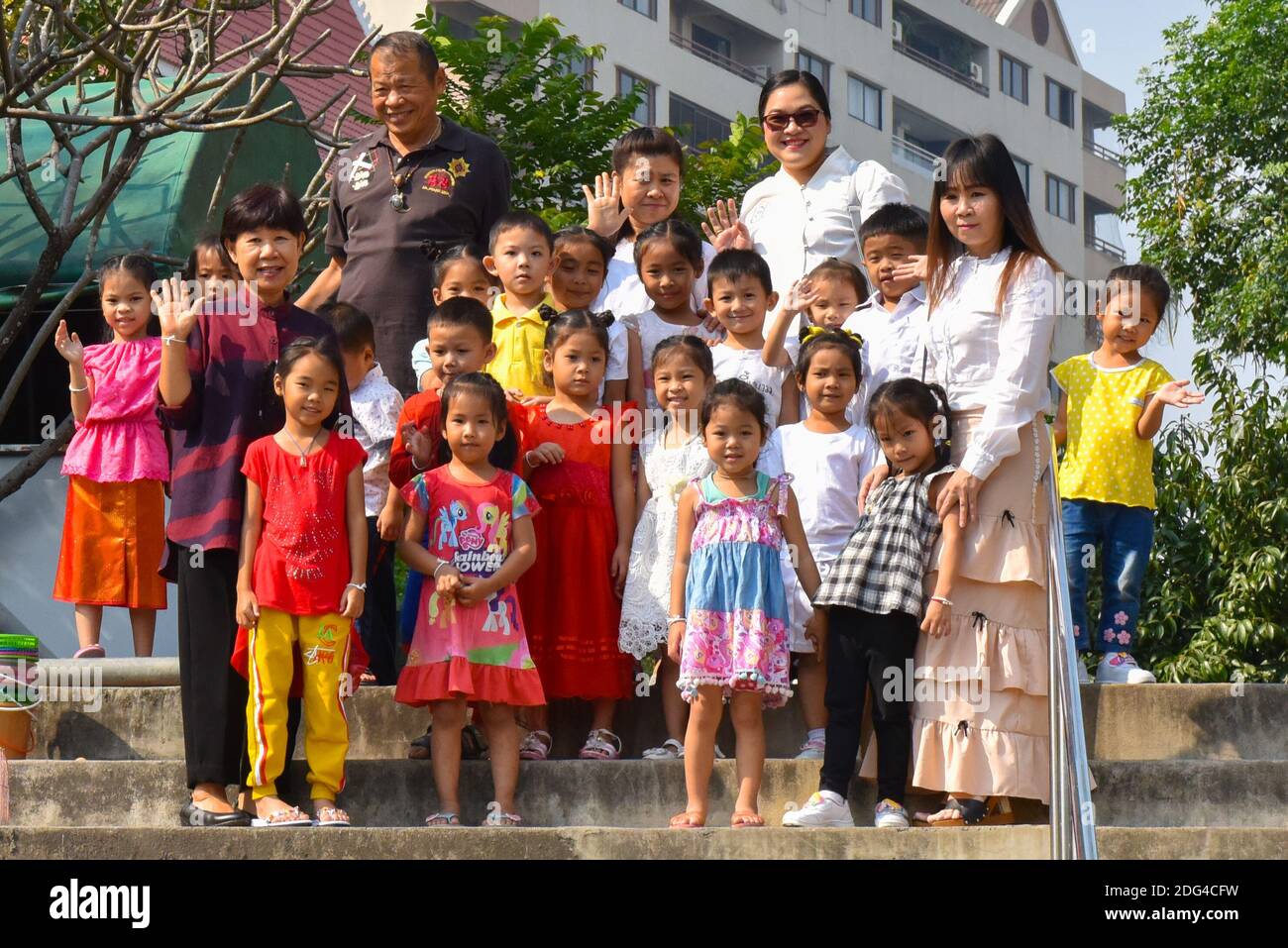 Enfants thaïlandais en sortie, Chiang Mai, Thaïlande Banque D'Images