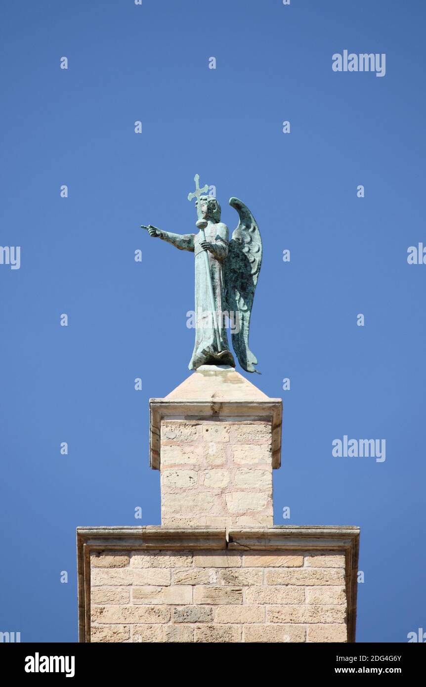 Statue de l'Archange Saint Gabriel au sommet du palais d'Almudaina À Palma de Majorque Banque D'Images