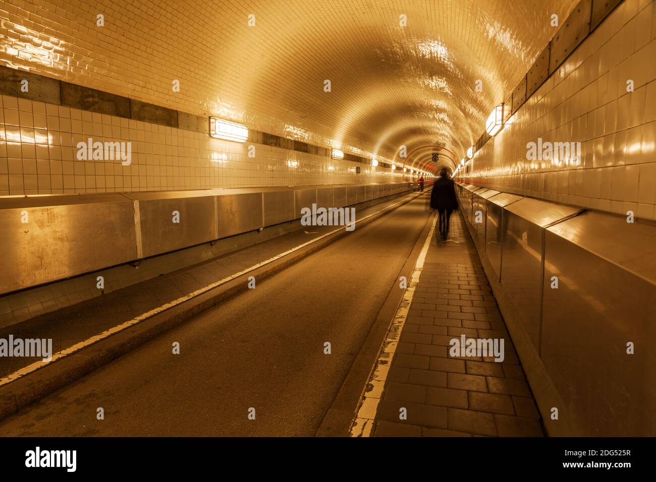 Vieux tunnel Elbe à Hambourg, Allemagne Banque D'Images Vieux tunnel Elbe à Hambourg, Allemagne Banque D'Images