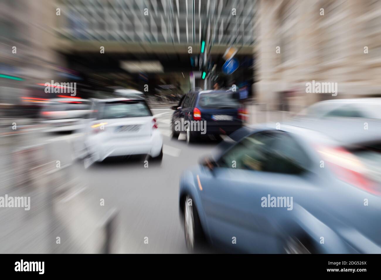 Image avec effet de zoom d'une scène de circulation dans le ville Banque D'Images Image avec effet de zoom d'une scène de circulation dans le ville Banque D'Images
