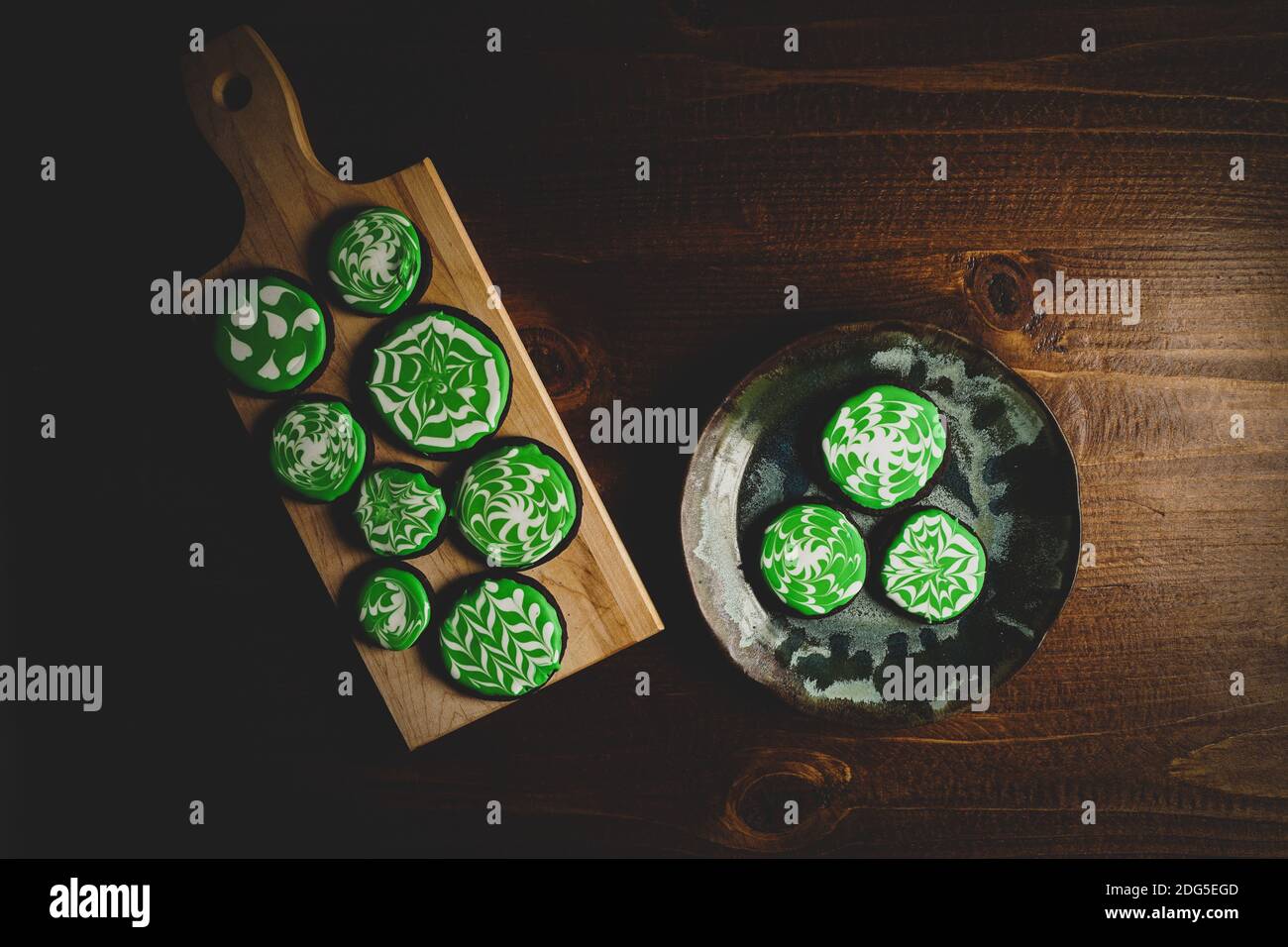 Biscuits au chocolat vert et blanc Banque D'Images