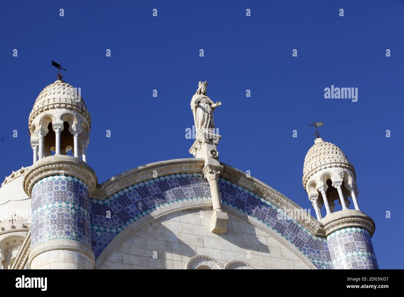 Vue générale de la basilique notre-Dame d'Afrique dans le quartier de Bab el-Oued à Alger, Algérie, le 14 février 2017. Photo de Billal Bensalem/APP/ABACAPRESS.COM Banque D'Images