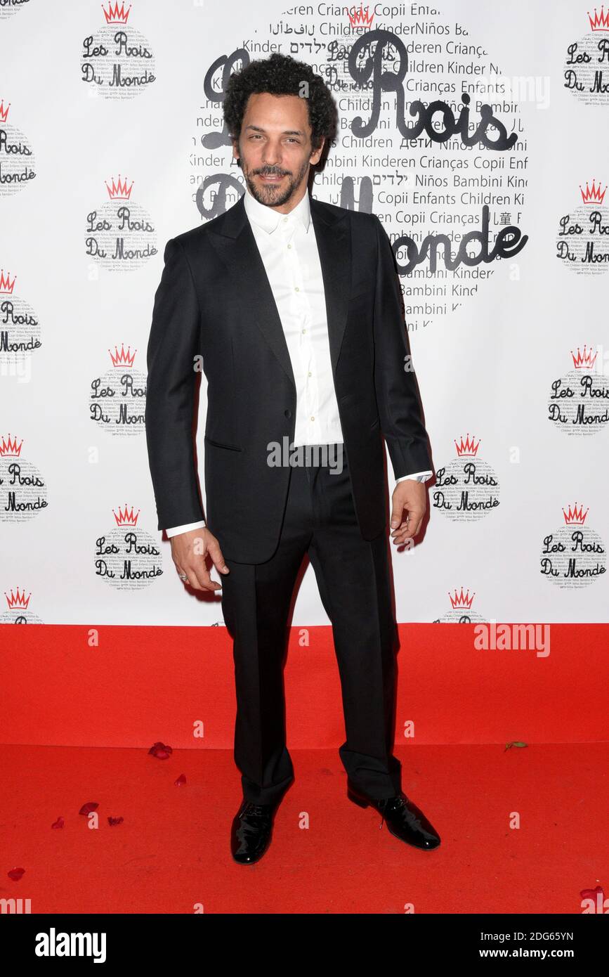 Tomer Sisley lance de son arrivée au 5e Gala de charite de l'association 'les Rois du monde' au profit des enfants defavorises, orphelinats ou malades, a la salle Wagram, le 27 fevrier 2017, a Paris, France. Photo Edouard Bernaux/Abacapress.com Banque D'Images