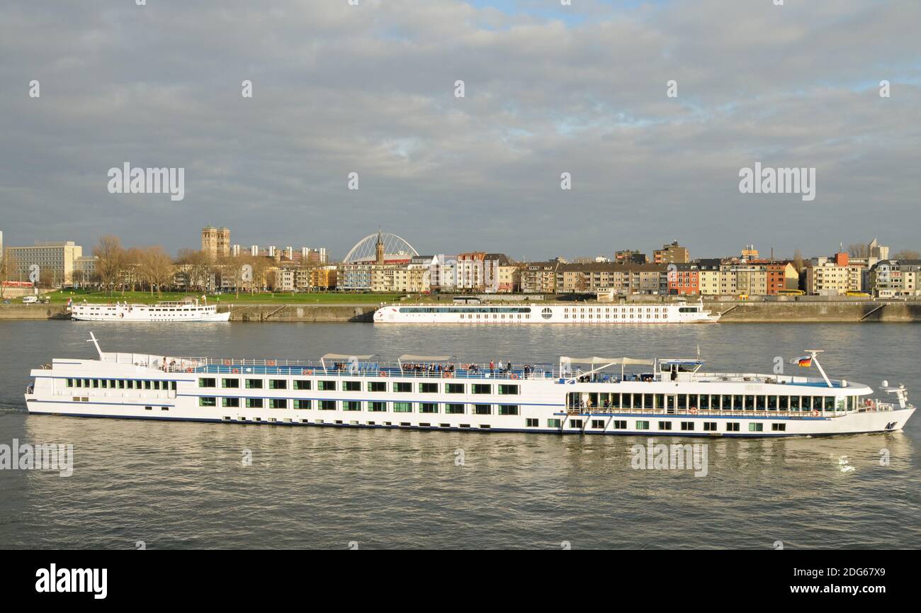 River cruise ship Banque D'Images