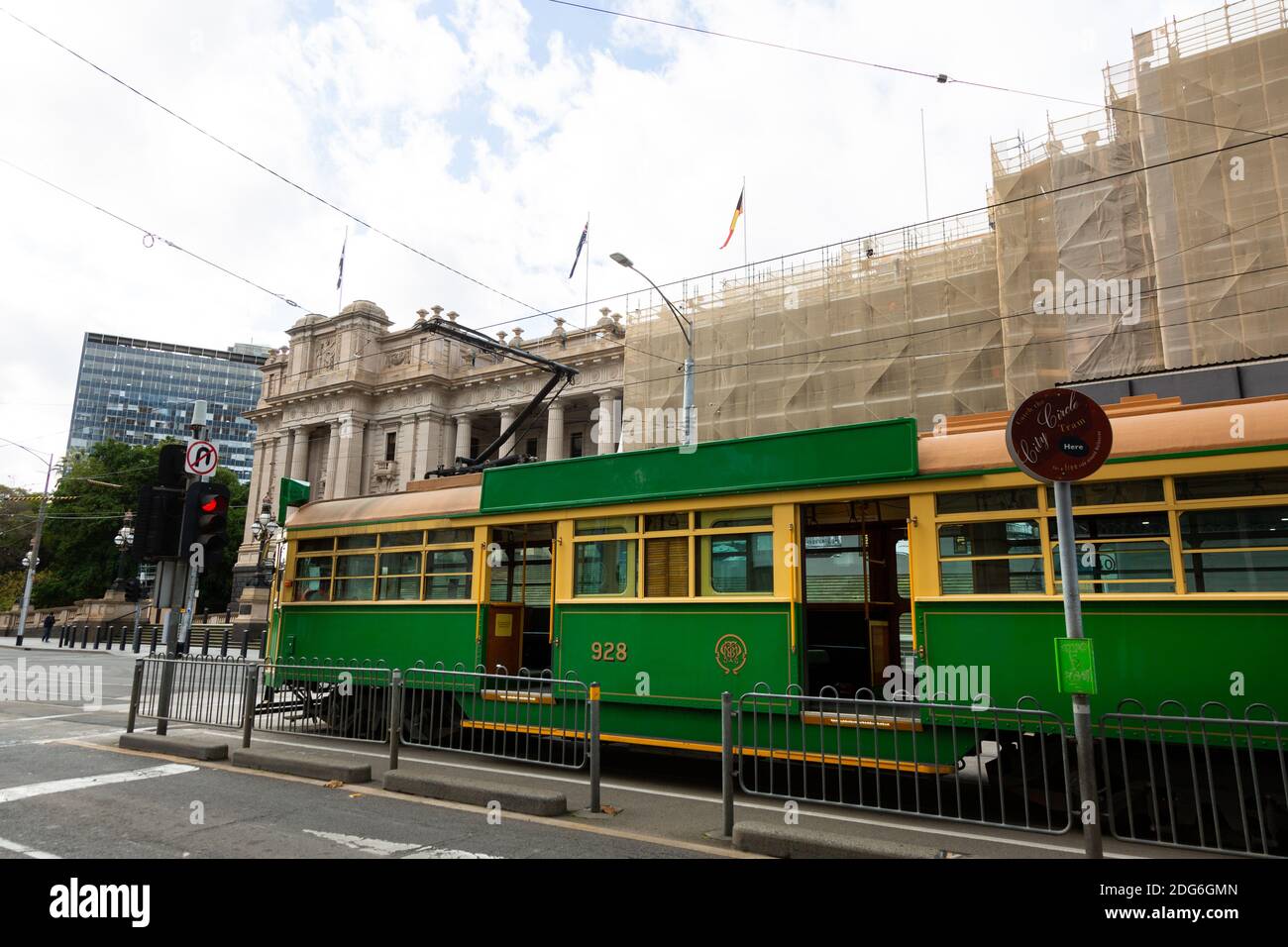 Melbourne, Australie, 15 juillet 2020. Le tram City Circle est vide de la Maison du Parlement pendant la COVID 19 le 15 juillet 2020 à Melbourne, en Australie. 238 autres cas de COVID-19 ont été découverts du jour au lendemain, ce qui porte les cas actifs de Victoria à plus de 2000, des spéculations sont en hausse sur le fait que presque tous les cas actuels de Victoria proviennent du programme de quarantaine d'hôtels bâclée du gouvernement Andrews ainsi que de la manifestation Black Lives Matter. Le premier ministre Daniel Andrews met en garde contre le blocage de Victoria à l'étape 4 si ces chiffres élevés continuent.Credit: Dave Hewison/Alamy Live News Banque D'Images