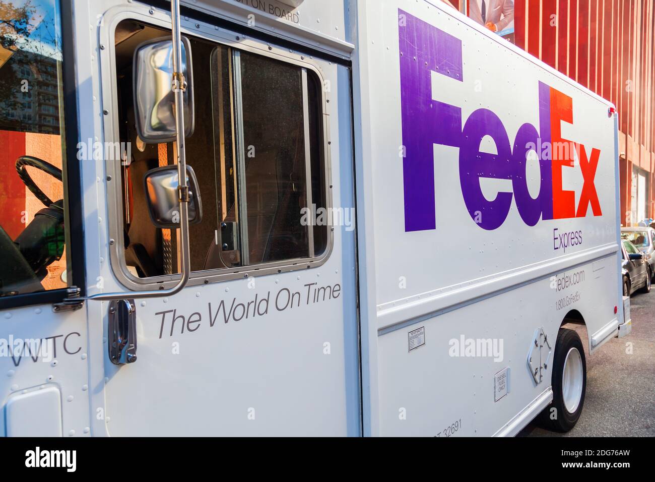 Fourgonnette FedEx à Manhattan, New York Banque D'Images Fourgonnette FedEx à Manhattan, New York Banque D'Images